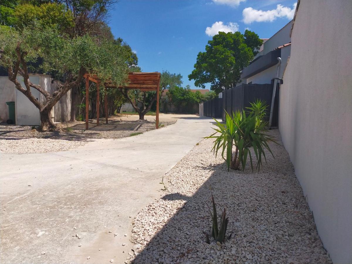 Villa Caremeau 1 Nimes Bagian luar foto